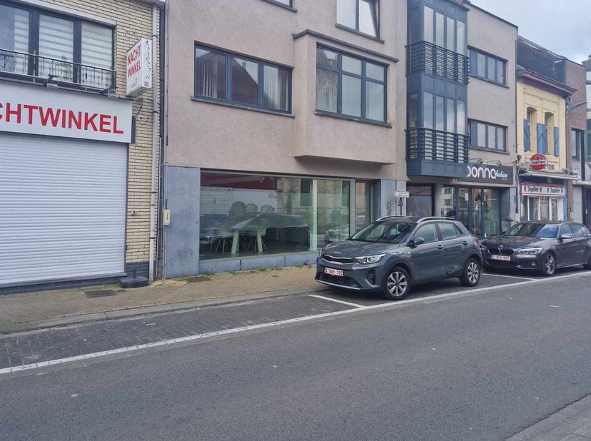 Bien professionnel à louer
                    à 9340 Lede