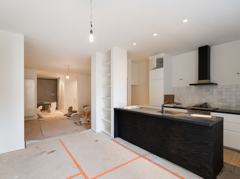 Forest - Quartier Parc Duden - Bel APPARTEMENT souplex (2CH/2SDD) de ± 90 m² (110 m² selon PEB) avec jardin , terrasse et cave. Lappartement est actue
