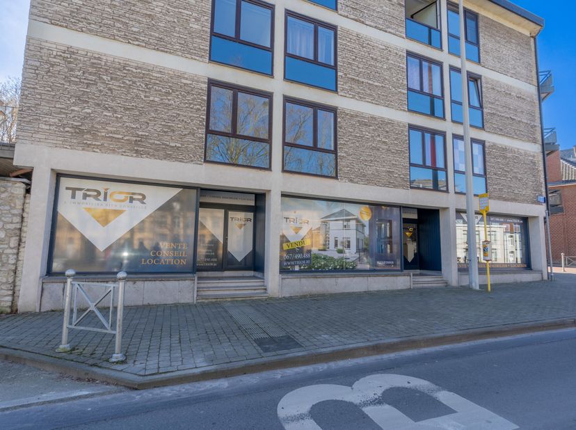 TRIOR Nivelles vous propose ce superbe bureau d&#039;une superficie de +/- 137m2 + Garage et cave,  idéalement situé au cur de Nivelles, offrant une opport