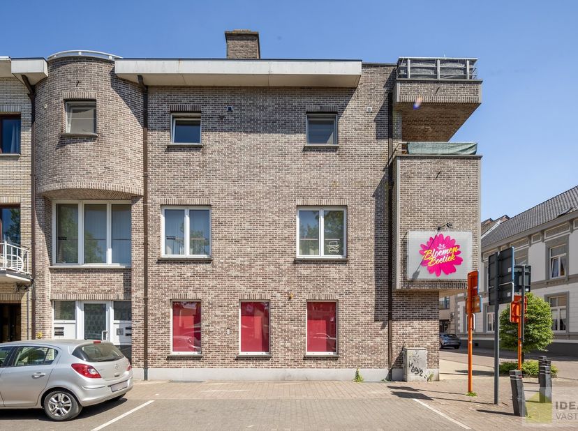 Bien professionnel à vendre
                    à 3930 Hamont