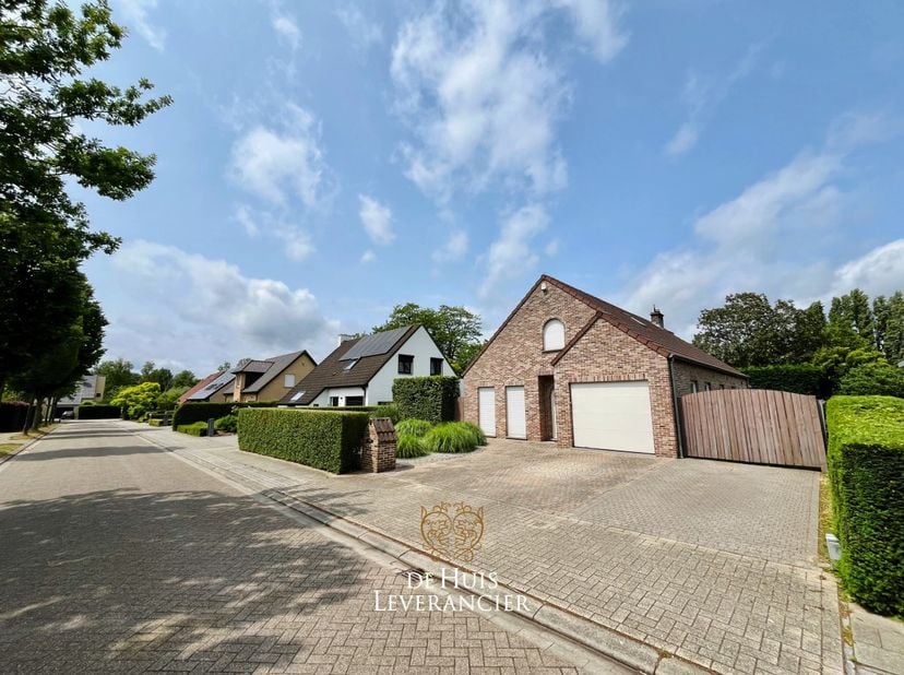 Welkom thuis in de allerbeste wijk van Kontich!  Een residentiële topligging in het geliefde Kontich waar comfort, elegantie en levenskwaliteit samenw