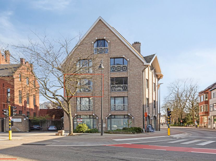 GUNSTIG GELEGEN 2 SLP-APPARTEMENT TE KOOP – CENTRUM HASSELT&lt;br /&gt;
Dit appartement met een bijzonder uitzicht op ’t Scheep, biedt tal van mogelijkheden