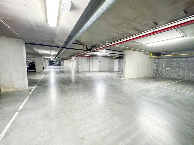 Ondergronds parkeerplaats te huur in het centrum van Aalter. &lt;br /&gt;
Wenst u bijkomende informatie of een bezoek ter plaatse? Contacteer ons dan via in
