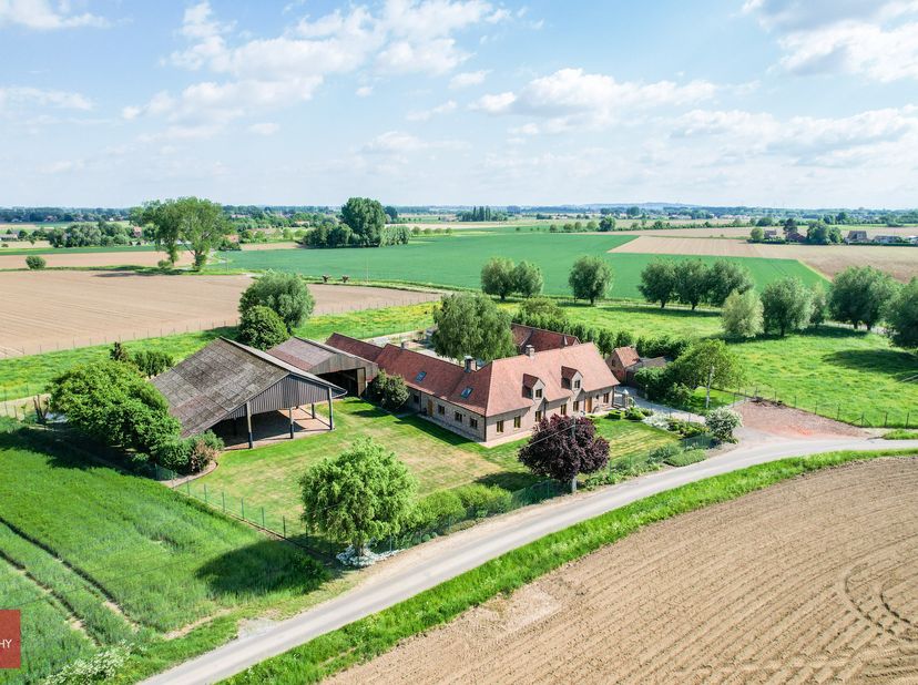 Maison à vendre
                    à 8551 Heestert