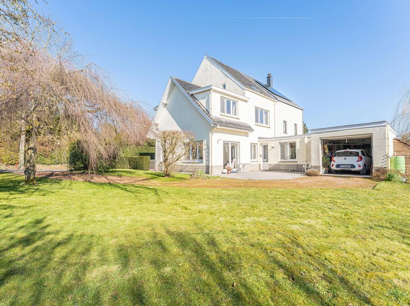 *** OPTION - DANS L&#039;ATTENTE DE LA SIGNATURE DU COMPROMIS *** TRIOR Waterloo a le plaisir de vous proposer cette charmante maison villageoise, idéaleme
