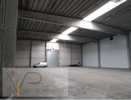                                         Entrepôt sans bureau à louer à Kapellen, € 12.000
