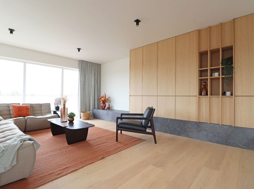 Deze prachtige penthouse met open zicht heeft een bewoonbare oppervlakte van 150 m² en beschikt over 3 slaapkamers.&lt;br /&gt;
Dit project bestaat uit twee