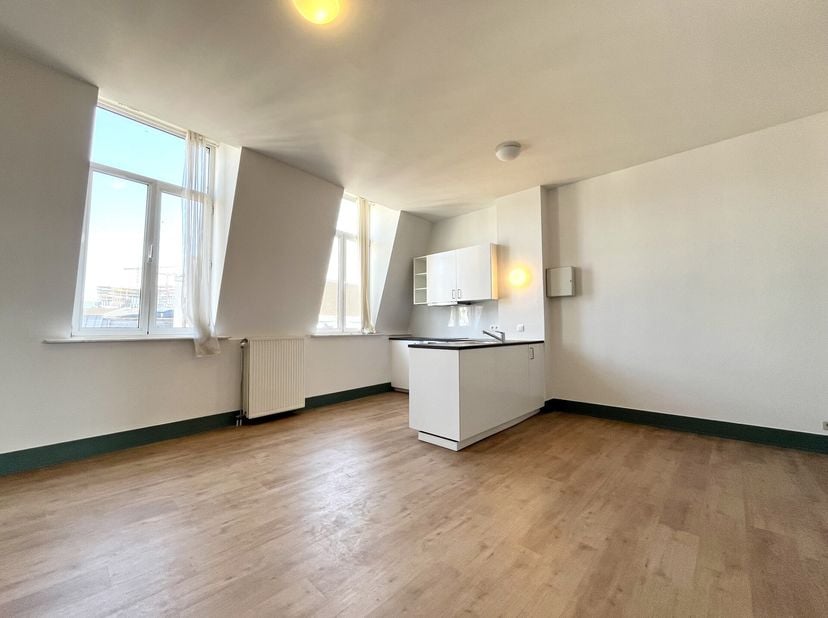 BRUXELLES - Grande Place, Bourse, à proximité des commerces, restaurants, facilité de transports. Ce lumineux APPARTEMENT (1ch/1sdd) d&#039;une surface ± 5