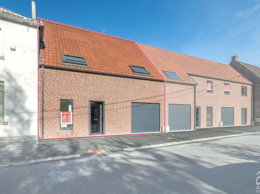 L&#039;agence Leclercq vous propose cette maison neuve à seulement dix minutes de Tournai. Cette maison clé sur porte offre un cadre de vie paisible à prox