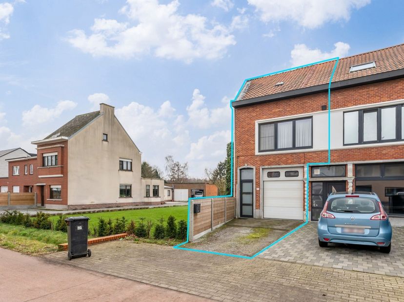 Te renoveren HOB met garage en tuin in Bonheiden  Centrale Locatie!&lt;br /&gt;
Op zoek naar een woning met potentieel? Deze te renoveren half open bebouwin