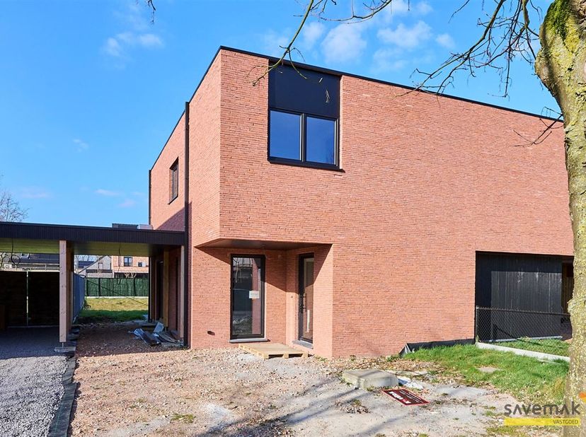 Dans la Sprucestraat, l&#039;entreprise ABP, basée à Beringen, est à pied d&#039;oeuvre. Une construction familiale et professionnelle avec le souci du détail e