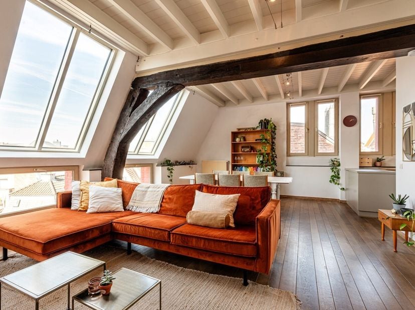 Het appartement is onmiddellijk beschikbaar voor verhuring tot en met februari 2026.&lt;br /&gt;
Gelieve de 3D tour te raadplegen voor de huidige inrichting