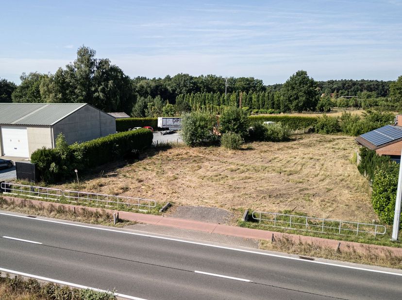 Je droomwoning bouwen? Bekijk dan zeker deze bouwgrond van 814 m² voor open bebouwing in Aarschot. Goed bereikbaar en op korte afstand van winkels en