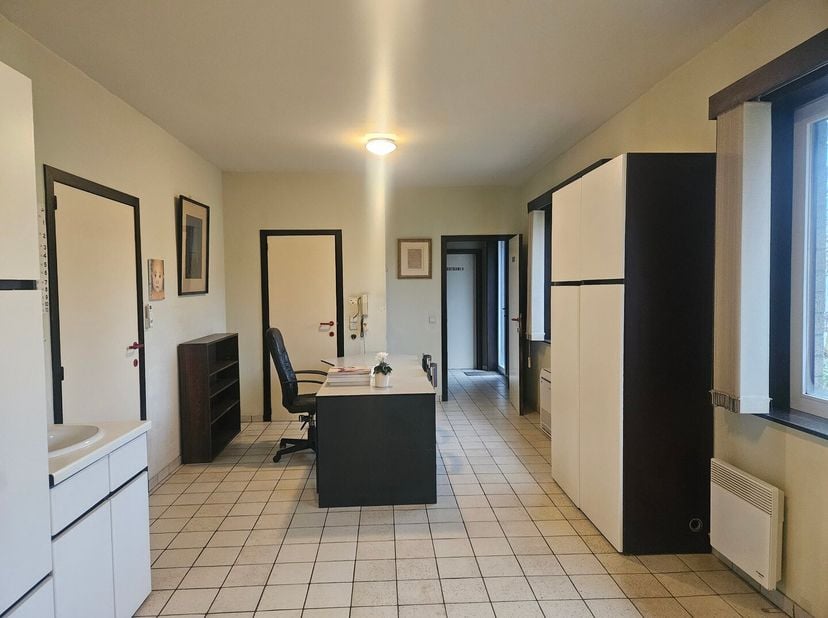 Bien professionnel à louer
                    à 9550 Herzele