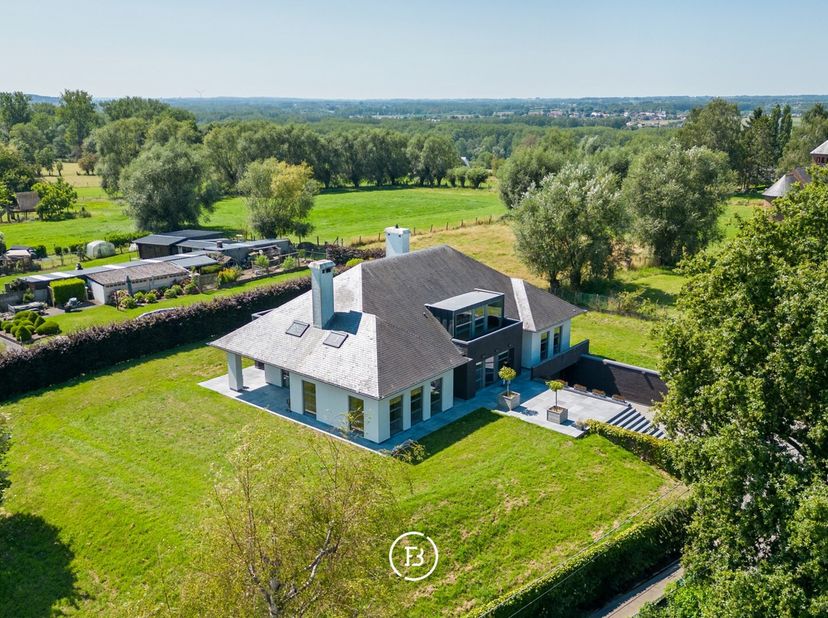 Cette spacieuse maison familiale prête à emménager est située dans le quartier pittoresque de Pollare, dans le quartier de Ninove.&lt;br /&gt;
La maison se