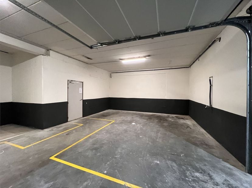 - Polyvalent bedrijfsgebouw op 6.330 m² in Westerlo&lt;br /&gt;
- Vlotte verbinding naar de E313 (Antwerpen-Hasselt)&lt;br /&gt;
- Gerenoveerd in 2022&lt;br /&gt;
- Uni