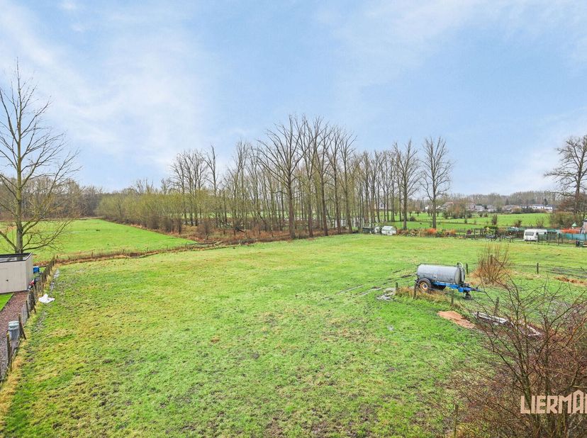 Op zoek naar een rustige en groene omgeving voor uw bouwproject? Kom dan zeker een kijkje nemen naar dit prachtige perceel in Appelterre.&lt;br /&gt;
Het pe