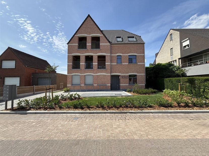 Prachtig nieuwbouw 1-slaapkamer appartement op de gelijkvloers met garage&lt;br /&gt;
Ligging: &lt;br /&gt;
Gelegen in het dorpscentrum van Eindhout-Laakdal, er i