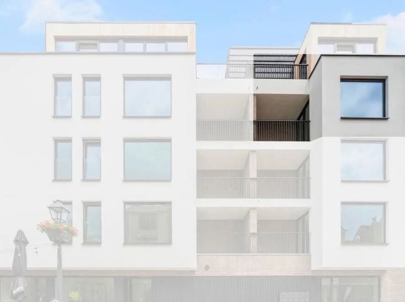 In het bruisende stadscentrum van Blankenberge aan het historische &#039;Manitobaplein&#039; vindt u het sublieme nieuwbouwproject &#039;Ellie&#039;. Zowel de Zeedijk, de