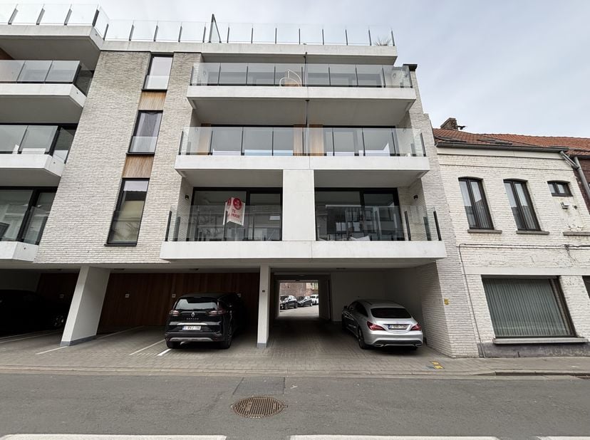 Bent u op zoek naar een gezellig 1-slaapkamerappartement in Waregem? Dan is dit misschien iets voor u! Dit luxueus afgewerkt appartement is gelegen op