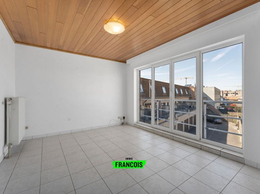 Cet appartement prêt à emménager est situé dans la rue Liebaert, juste à l&#039;extérieur du centre, dans le charmant Wenduine. Proche de divers restaurant