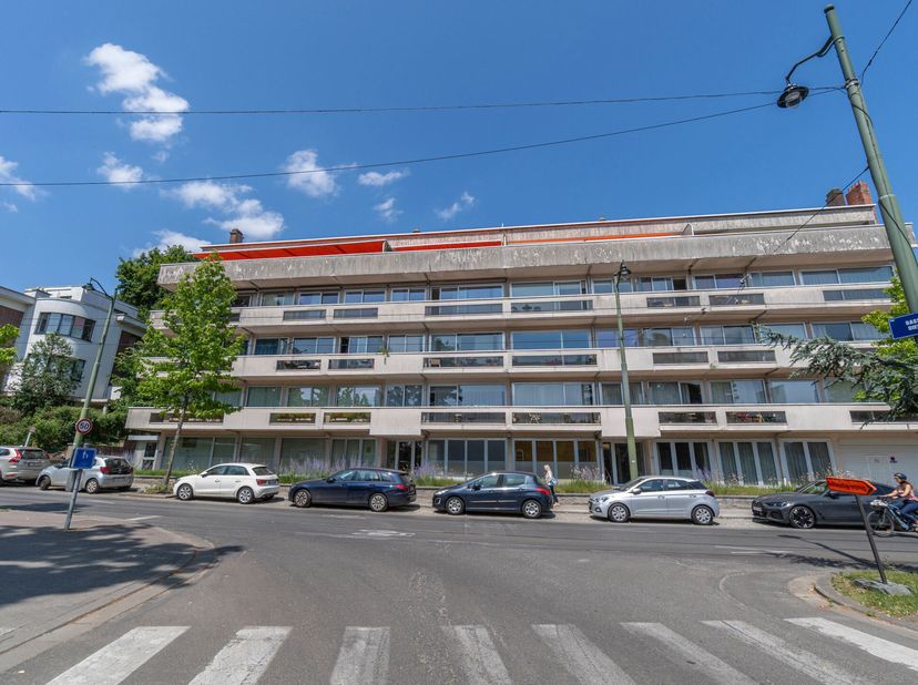 Agréable appartement de 65m² habitables, situé à deux pas de l&#039;Obervatoire et à proximité des commerces et des transports en commun. Situé au 2ème éta