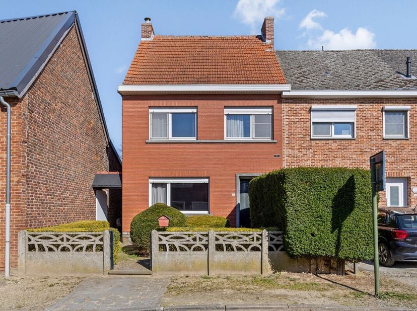 Diest: Woning te koop met potentieel in rustige buurt nabij centrum Diest Deze op te frissen woning is gelegen in een rustige straat in Webbekom, op e