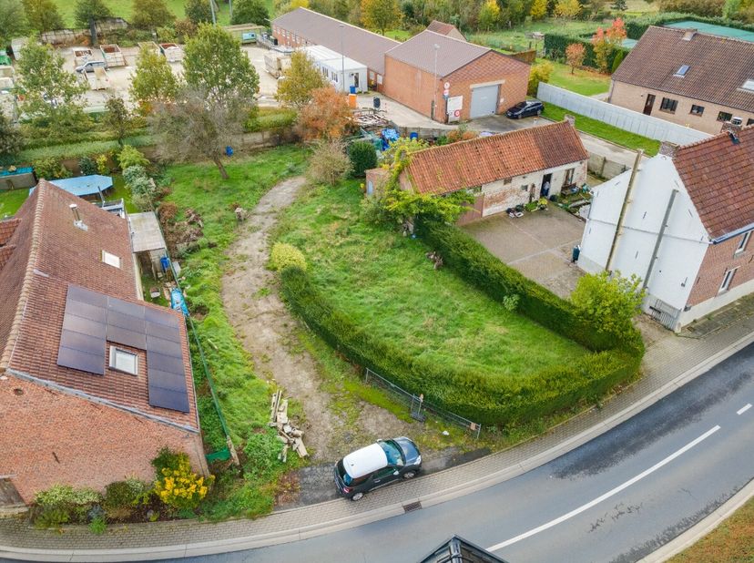 Ben je op zoek naar een goed gelegen bouwgrond in een rustige gemeente?Dan kan deze bouwgrond iets voor jou zijn!Gelegen op wandelafstand van het cent