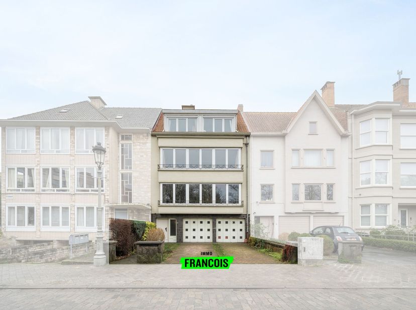 Bent u op zoek naar een woning vol mogelijkheden in het bruisende Oostende? Deze ruime woning aan de Prinsenlaan 47 biedt een unieke kans voor wie gra