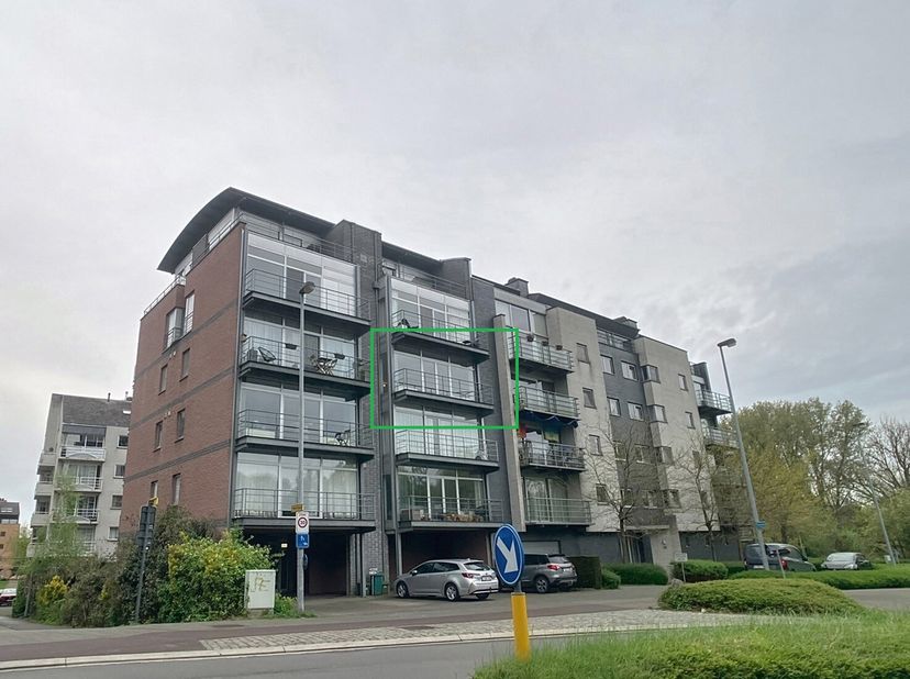 Charmante en lichtrijk appartement met twee slaapkamers te huur, gelegen op een absolute toplocatie op de derde verdieping!&lt;br /&gt;
Bij het binnenkomen