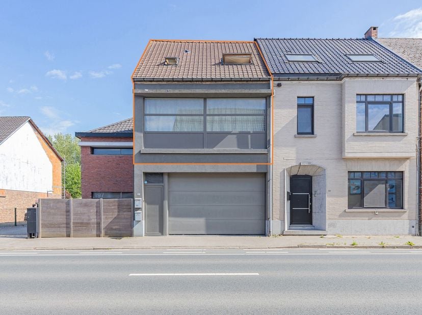 EERSTE BEZOEKDAG ZONDAG 15 JUNI VAN 13U00 TOT 16U00 (enkel op afspraak!)&lt;br /&gt;
HERZELE - Dit volledig instapklaar, duplexappartement vindt u in een ge
