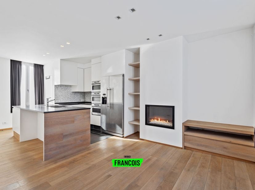 Dans le centre du village de Roesbrugge se trouve cette agréable maison. Cette maison est finie avec des matériaux durables de haute qualité et est do