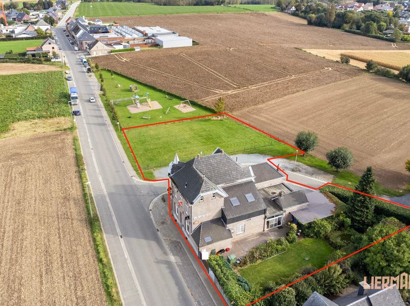 Bien professionnel à vendre
                    à 9550 Herzele
