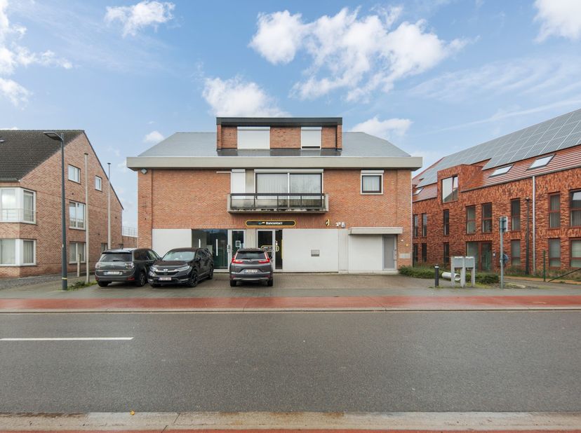 Dit ruim gelegen handelspand is zeer centraal gelegen in Nieuwerkerken.&lt;br /&gt;
&lt;br /&gt;
Het pand is zo&#039;n 250 m² en is voorzien van multifunctionele ruimt