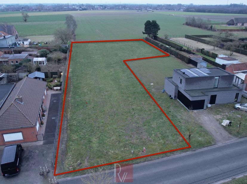 Perceel van maar liefst 3.305 m² voor een vrijstaande woning te Wielsbeke!&lt;br /&gt;
&lt;br /&gt;
Dit perceel bestaat uit een bouwgrond van 1.109 m² geschikt vo