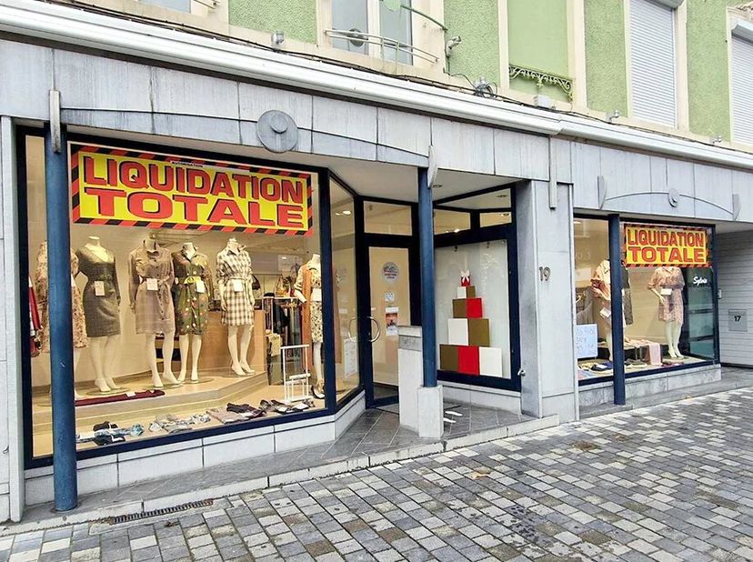 À Louer : Commerce Lumineux de 240 m² en Centre-Ville !&lt;br /&gt;
Vous cherchez un espace idéal pour développer votre activité ? Ne cherchez plus ! Nous v
