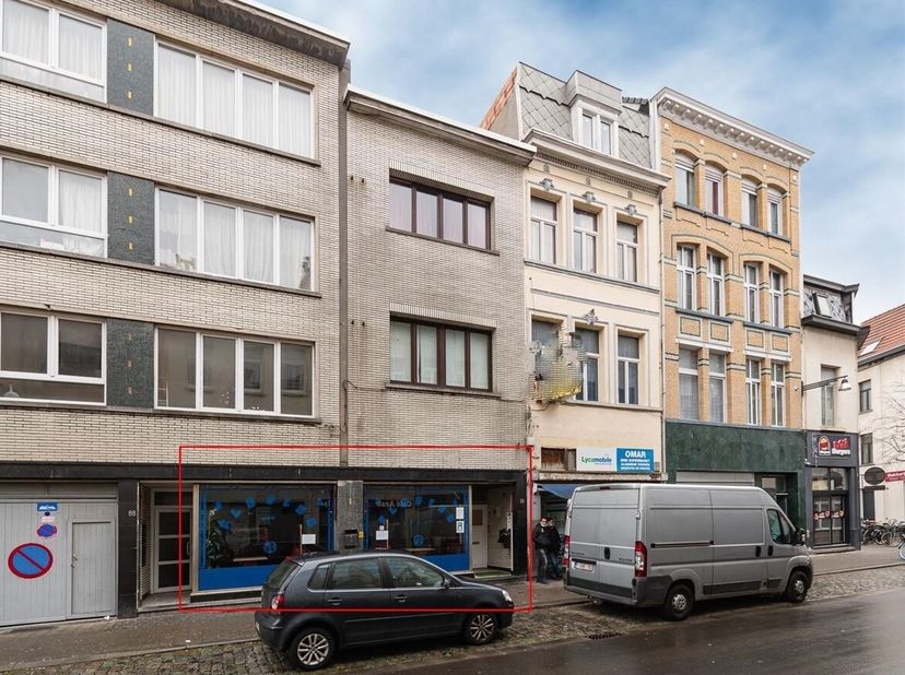 Polyvalente handelsgelijkvloers (186m²) met achterhuis&lt;br /&gt;
Handelsgelijkvloers voor detailhandel met huidig! Meer dan 300 m² bruikbare oppervlakte i