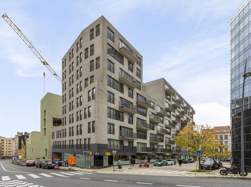 Mooie, gemeubileerde studio te koop in hartje van Brussel!&lt;br /&gt;
De studio is zeer goed gelegen: dicht bij het Madouplein, dicht bij het openbaar verv