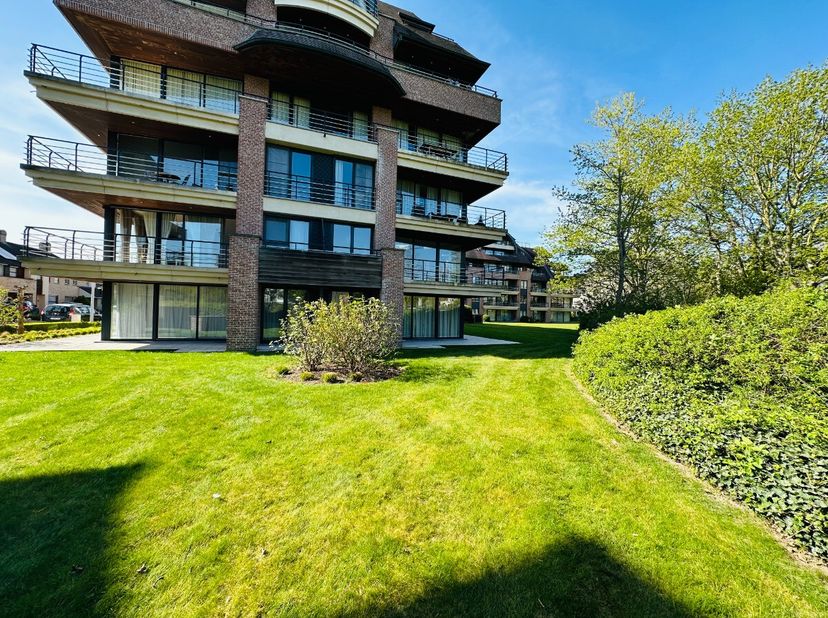 Prachtig appartement op rustige locatie met 2 slaapkamersOntdek dit instapklare en rolstoeltoegankelijke gelijkvloers appartement op een absolute topl