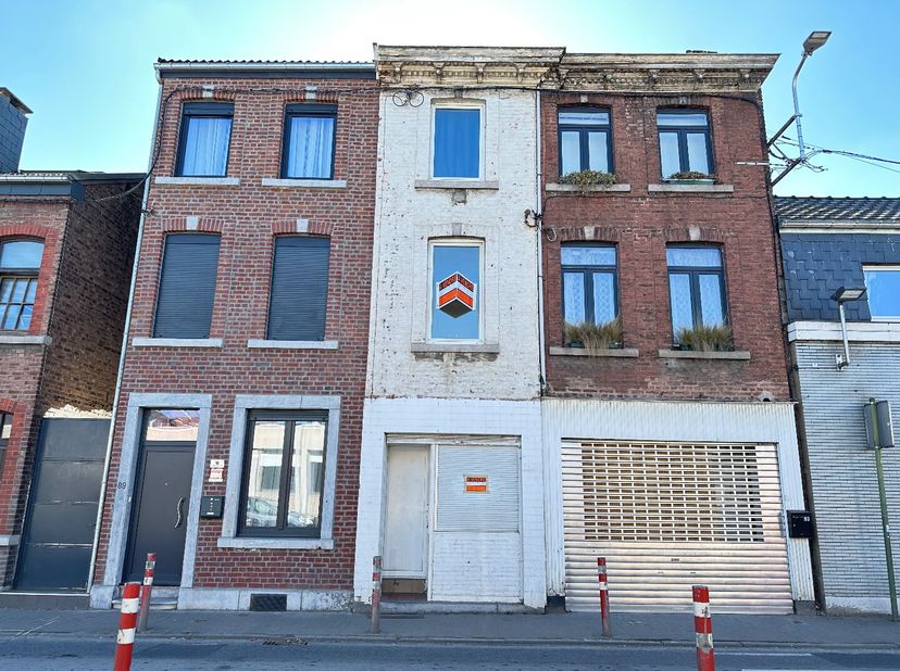 Charmante Maison de Ville avec 3 Chambres à Vendre !&lt;br /&gt;
À la recherche d&#039;une maison bien située avec du potentiel ? Cette maison de ville offre tou