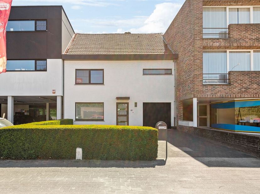 Goed onderhouden gezinswoning met zonnige tuin en garage in Vosselaar &lt;br /&gt;
Bent u op zoek naar een instapklare, goed onderhouden woning met een mooi