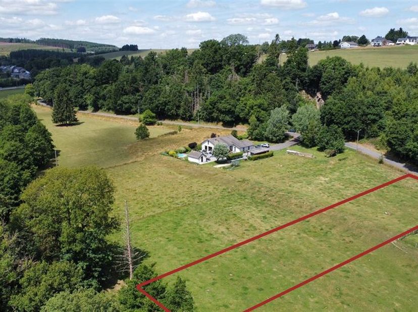 Amoureux de la campagne ? &lt;br /&gt;
Les Viviers vous présente deux terrains à bâtir situés à Berguème, près de Tenneville. Celui-ci a une superficie de 2