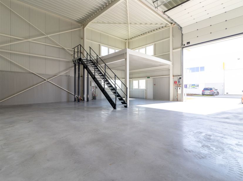 &#039;&#039;Nivelles Nord Green Business Park&#039;&#039; - Le long de la E19 à 1km de la sortie Nivelles Nord - 4 km de la N25 | Espace PME entrepôt/atelier/bureau NEUF