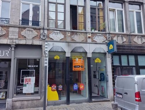                                         Usage mixte à louer à Mons, € 890
