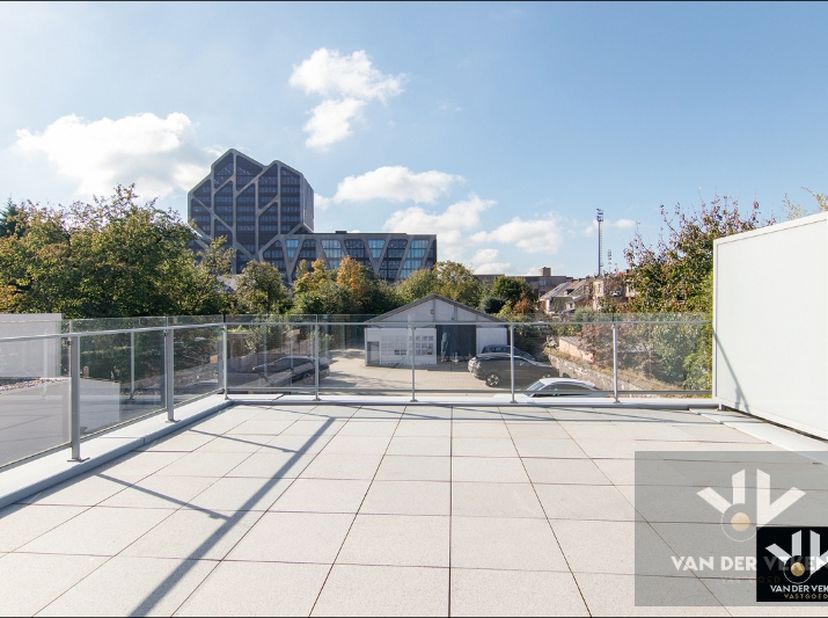 Lichtrijk, energiezuinig en instapklaar 2-slaapkamerappartement met ruim, uitnodigend en zuid-gericht terras op wandelafstand van het centrum&lt;br /&gt;
&lt;b