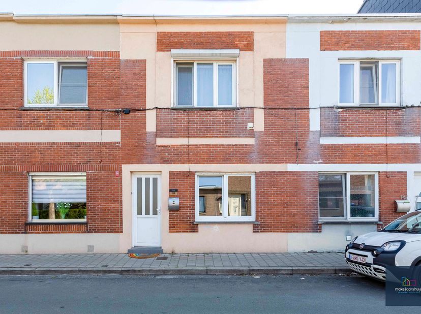 Deze instapklare woning is gelegen te Gent en heeft een bewoonbare oppervlakte van 90m².&lt;br /&gt;
Op de gelijkvloers komen we binnen in de aangename leef