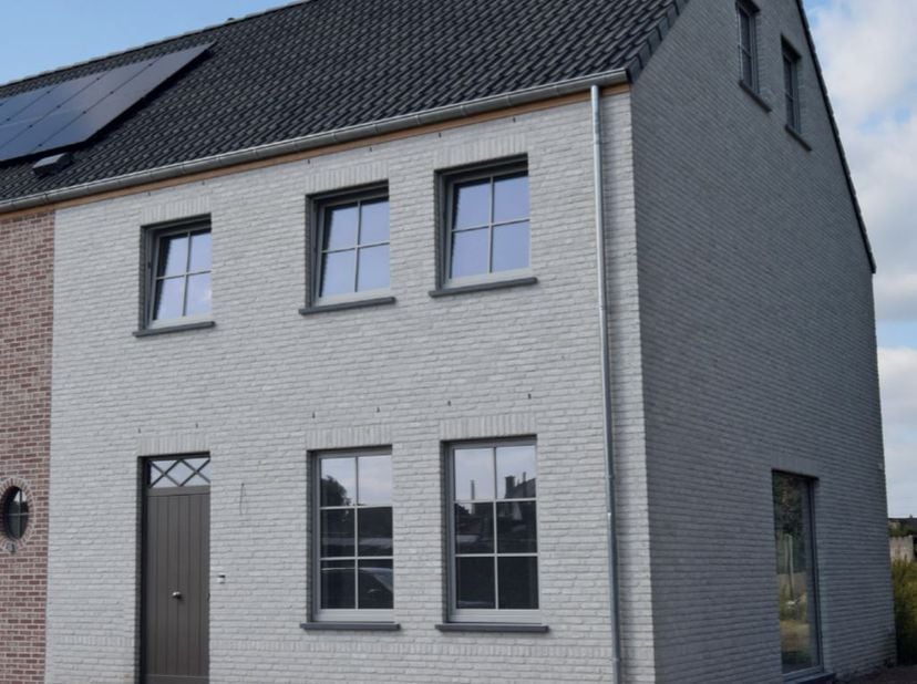 TE KOOP in Oosteeklo Bosstraat 5 &lt;br /&gt;
&lt;br /&gt;
Mooie perceel grond voor het bouwen van een half - open bebouwing&lt;br /&gt;
&lt;br /&gt;
Lot 3 :  Opp. +/- 480 m²