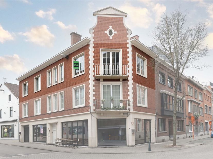 Sfeervol appartement met 2 slaapkamers én terras rustig gelegen in hartje Hasselt&lt;br /&gt;
Omgeving:&lt;br /&gt;
+ Rustig gelegen aan het Groenplein &lt;br /&gt;
+ I