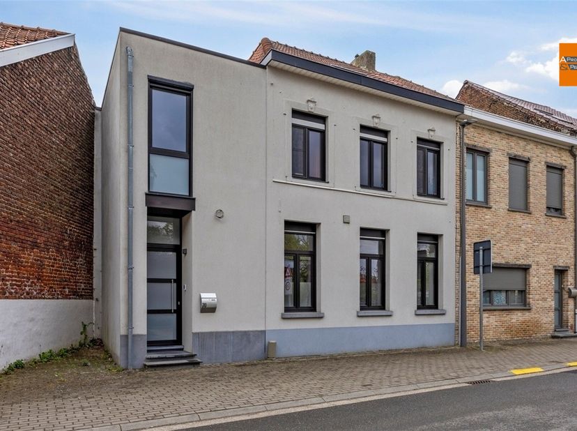 Spacieuse maison familiale prête à être emménagée dans le centre de Kortenberg&lt;br /&gt;
Au centre de Kortenberg, à distance de marche des magasins, des é