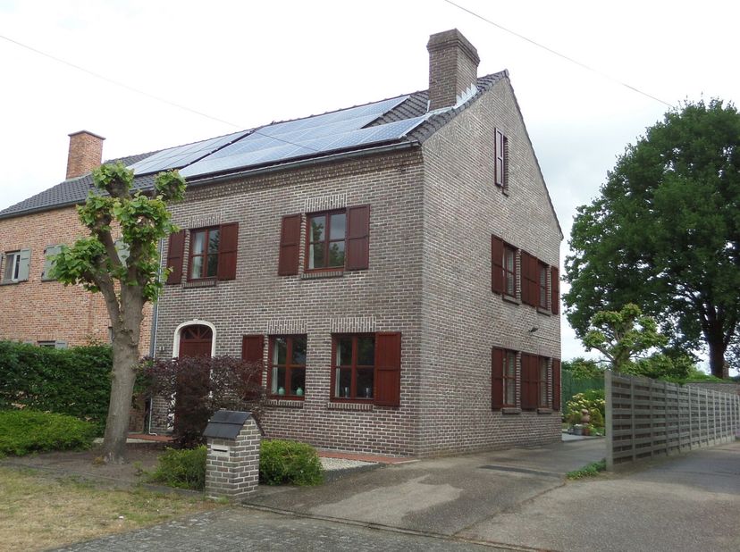 Maison à louer
                    à 2400 Mol